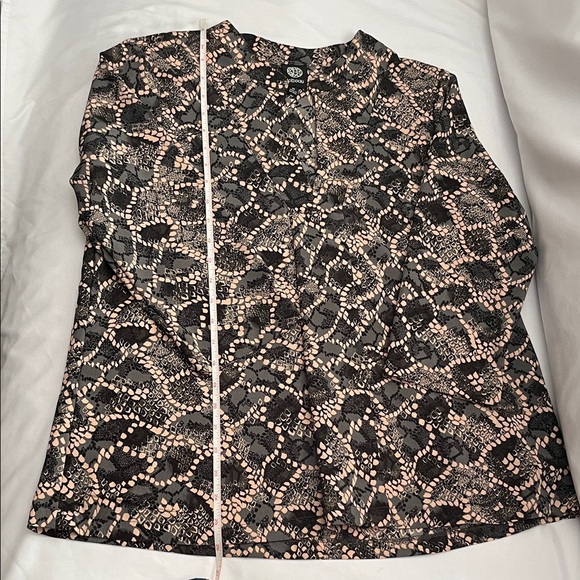 Bobeau SNAKE SKIN PRINT  Blouse - Picture 5 of 13